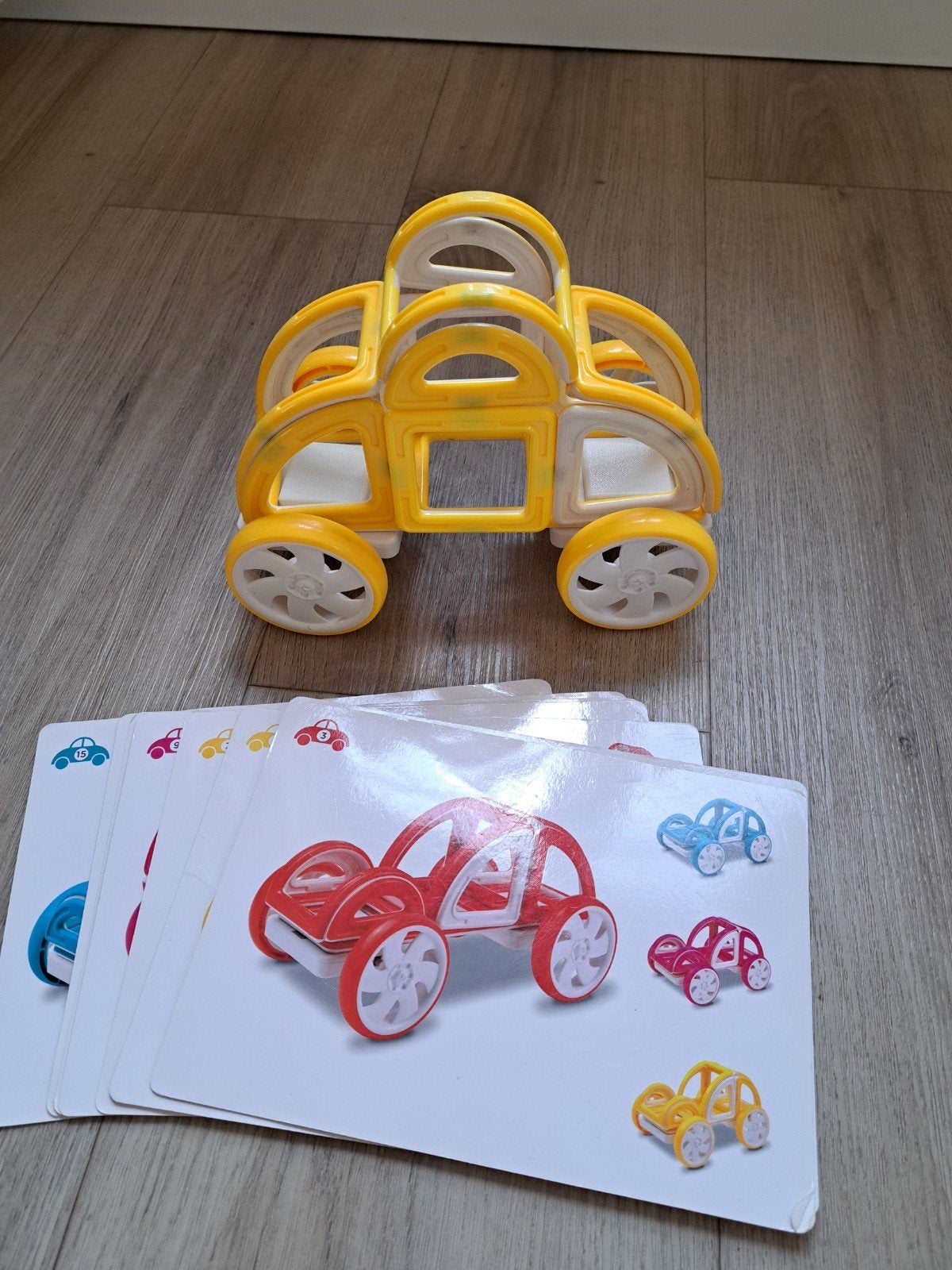 Magformers 12 stuks + wielen, Kinderen en Baby's, Speelgoed | Bouwstenen, Ophalen of Verzenden, Gebruikt, Overige merken