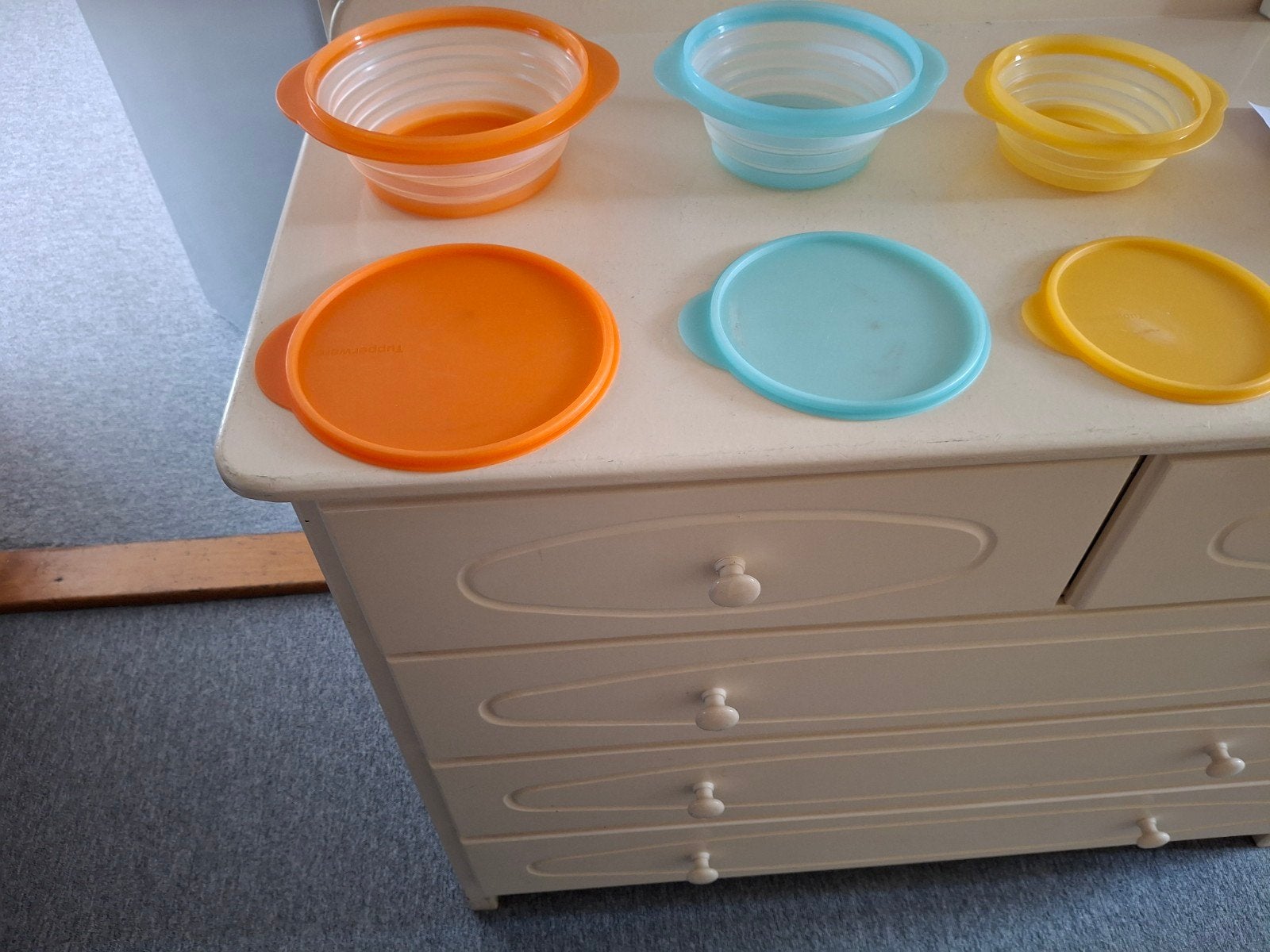 Tupperware opvouwbare bakjes met deksel - 3 stuks, Gebruikt, Overige kleuren, Bewaardoos, Ophalen of Verzenden