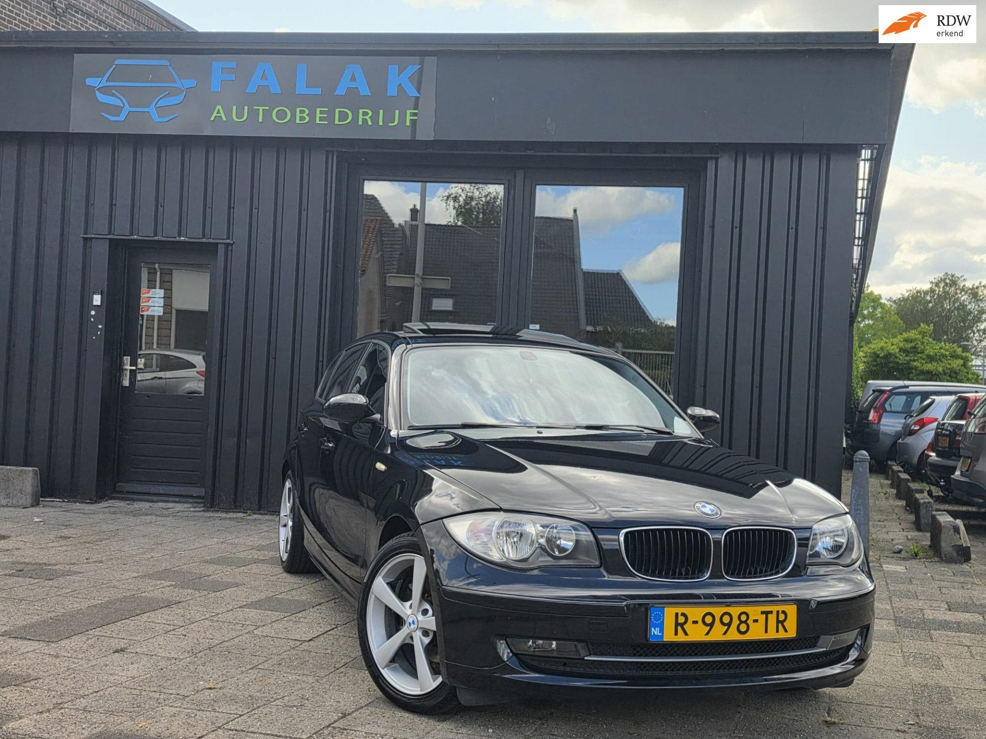 BMW 1-serie 118i schuifdak/panoramadak, Auto's, 1-Serie, Achterwielaandrijving, Zwart, Handgeschakeld