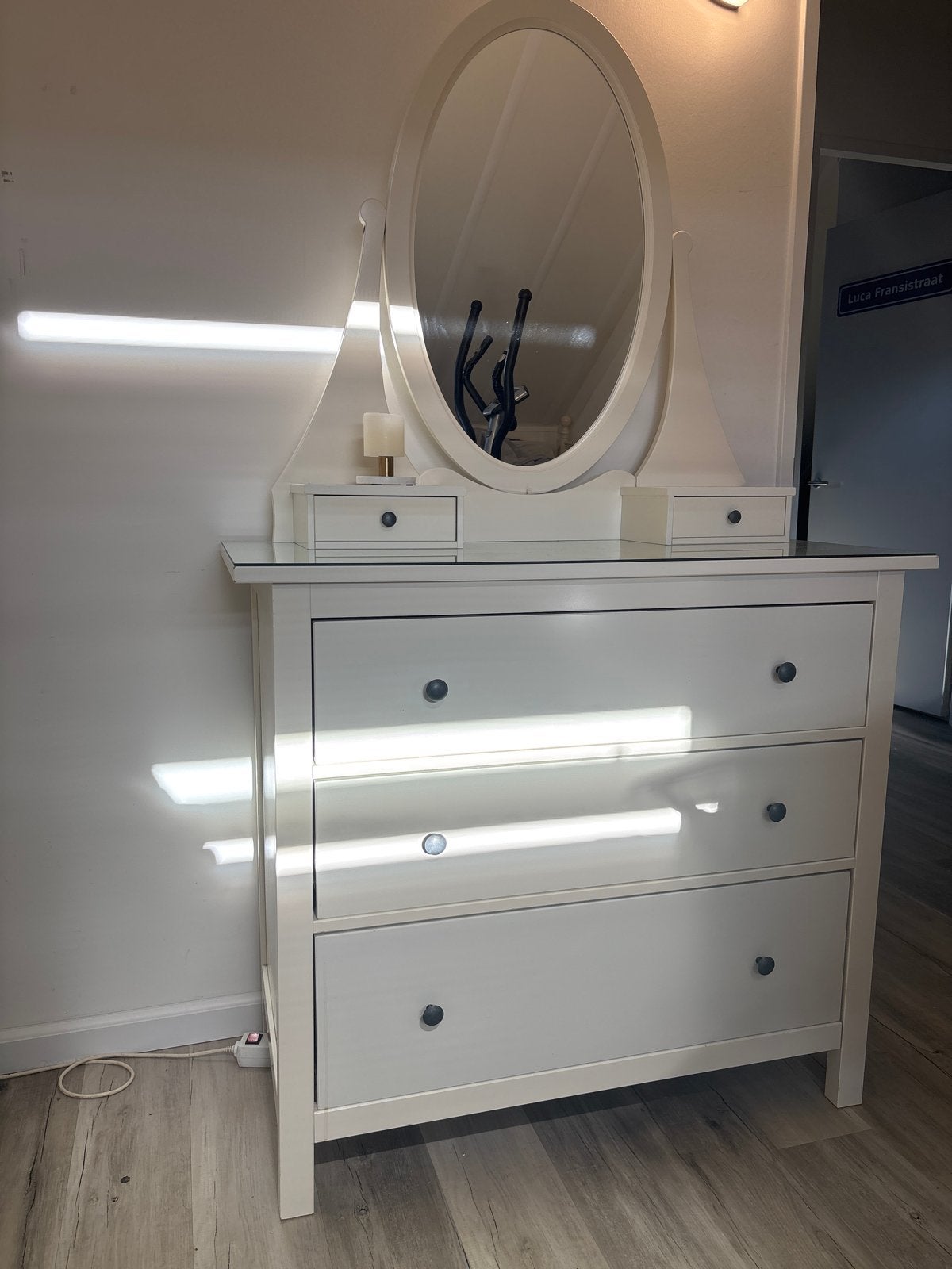 Witte ladekast met spiegel en lades, Gebruikt, 100 tot 150 cm, 3 of 4 laden, 25 tot 50 cm