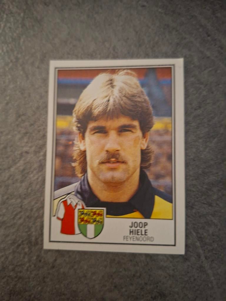 Panini sticker Voetbal 85. Keeper Joop Hiele Feyenoord., Verzenden, Zo goed als nieuw, Sticker