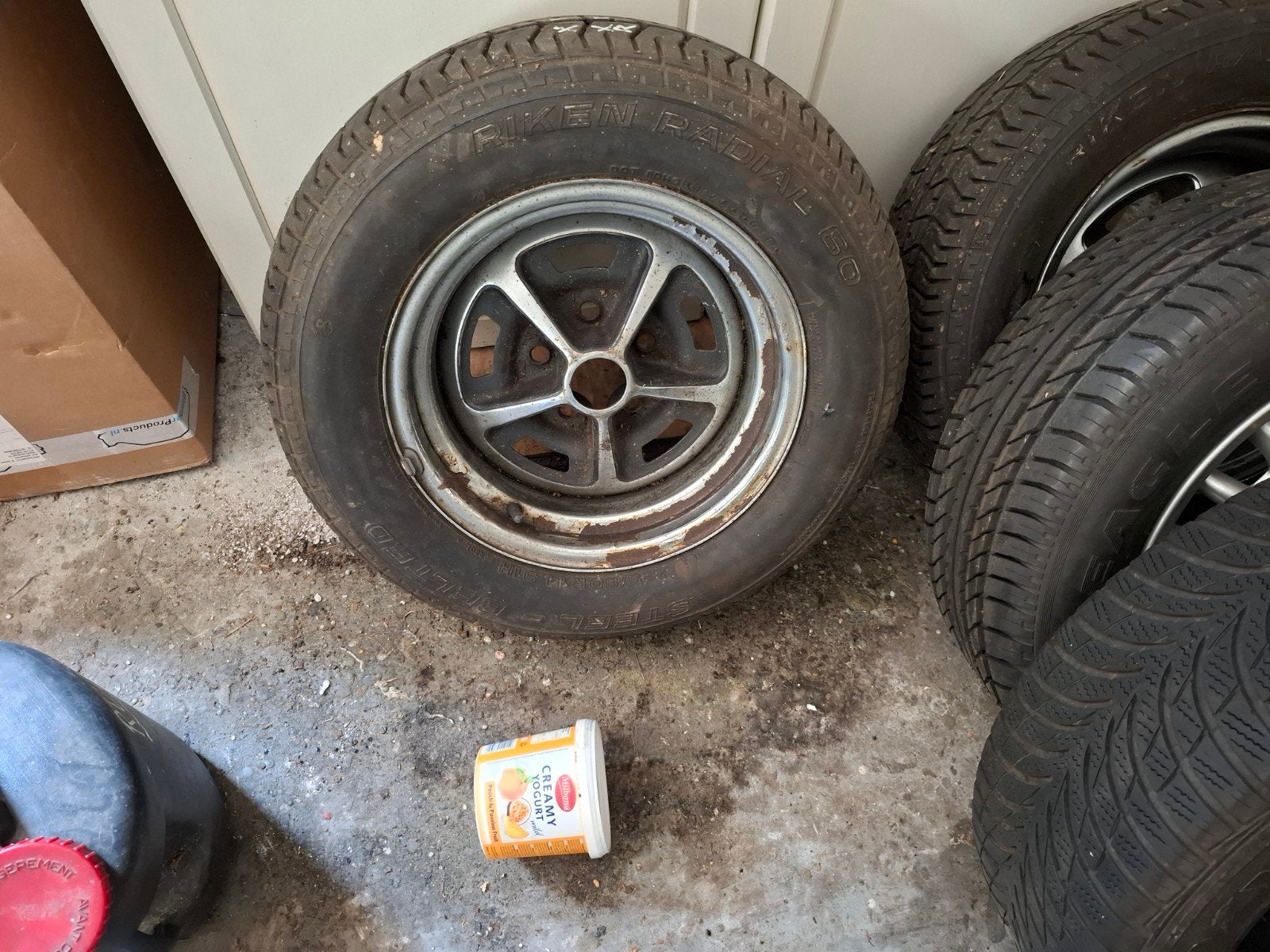 Gezocht velgen FORD MUSTANG 71 72 73, Auto-onderdelen, Carrosserie en Plaatwerk, Ophalen of Verzenden, Voor, Ford USA, Motorkap