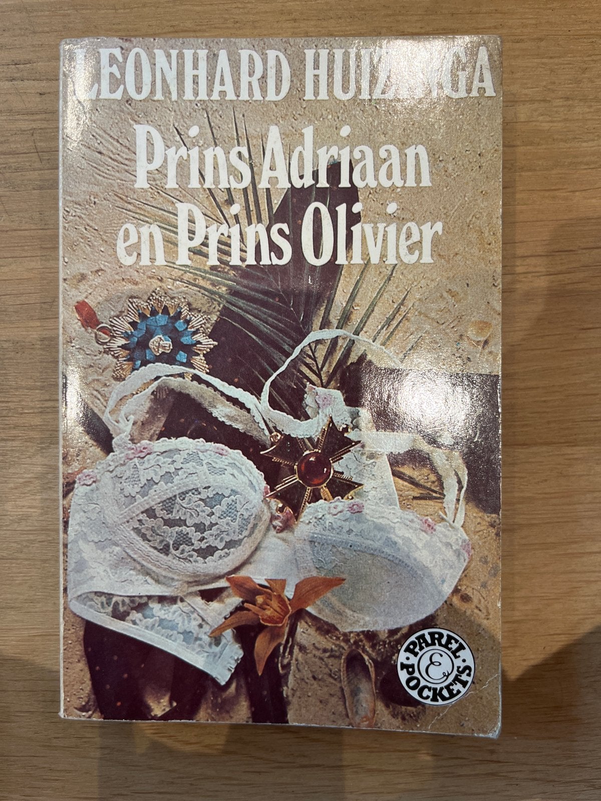 Prins Adriaan en Prins Olivier - Leonhard Huizinga, Ophalen of Verzenden, Gelezen, Nederland