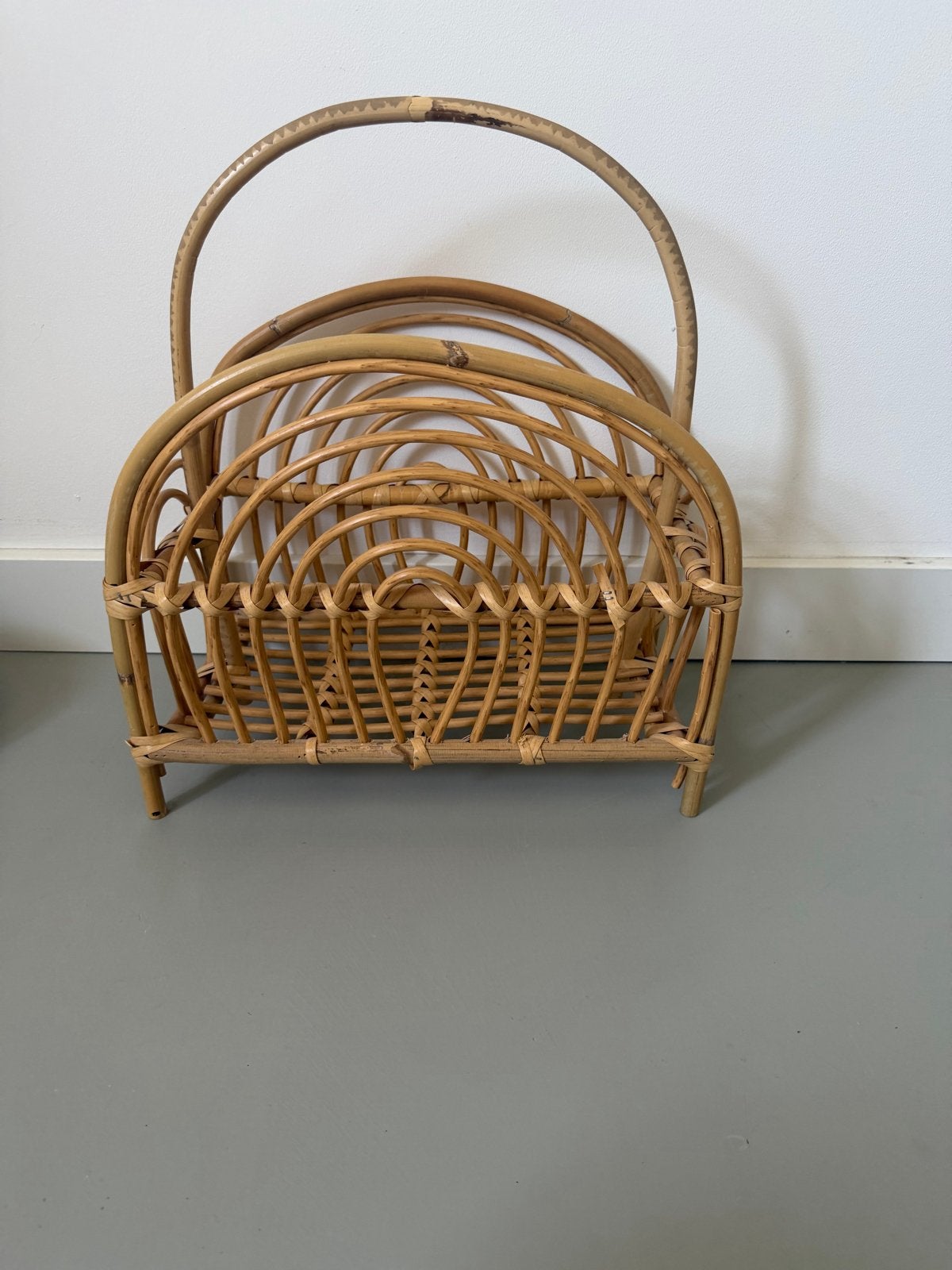 Vintage rotan tijdschriftenrek - Bohemien stijl, Huis en Inrichting, Woonaccessoires | Krantenbakken en Lectuurbakken, Ophalen of Verzenden