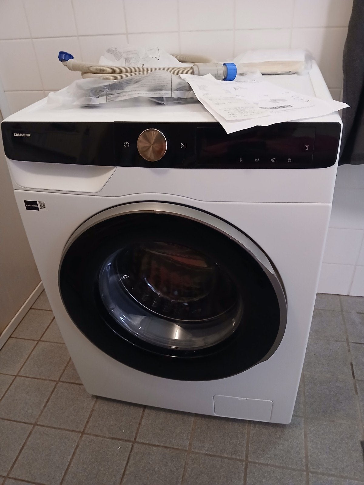 Nieuwe Samsung wasmachine - past niet in washok, Ophalen, 1200 tot 1600 toeren, Nieuw, Voorlader