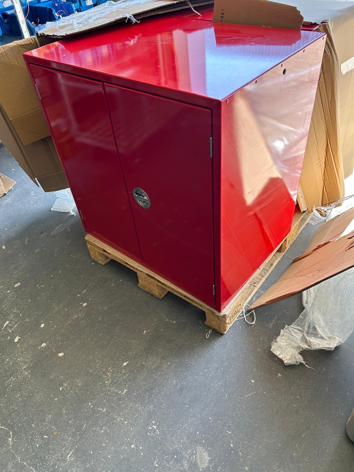 3 nieuwe kasten, Huis en Inrichting, Brandblussers en Brandkasten, Ophalen, Zo goed als nieuw