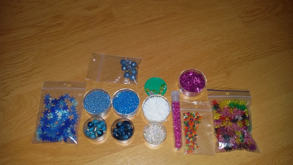 Glaskraaltjes en bloemkraaltjes in diverse kleuren, Ophalen of Verzenden, Nieuw, Kraal