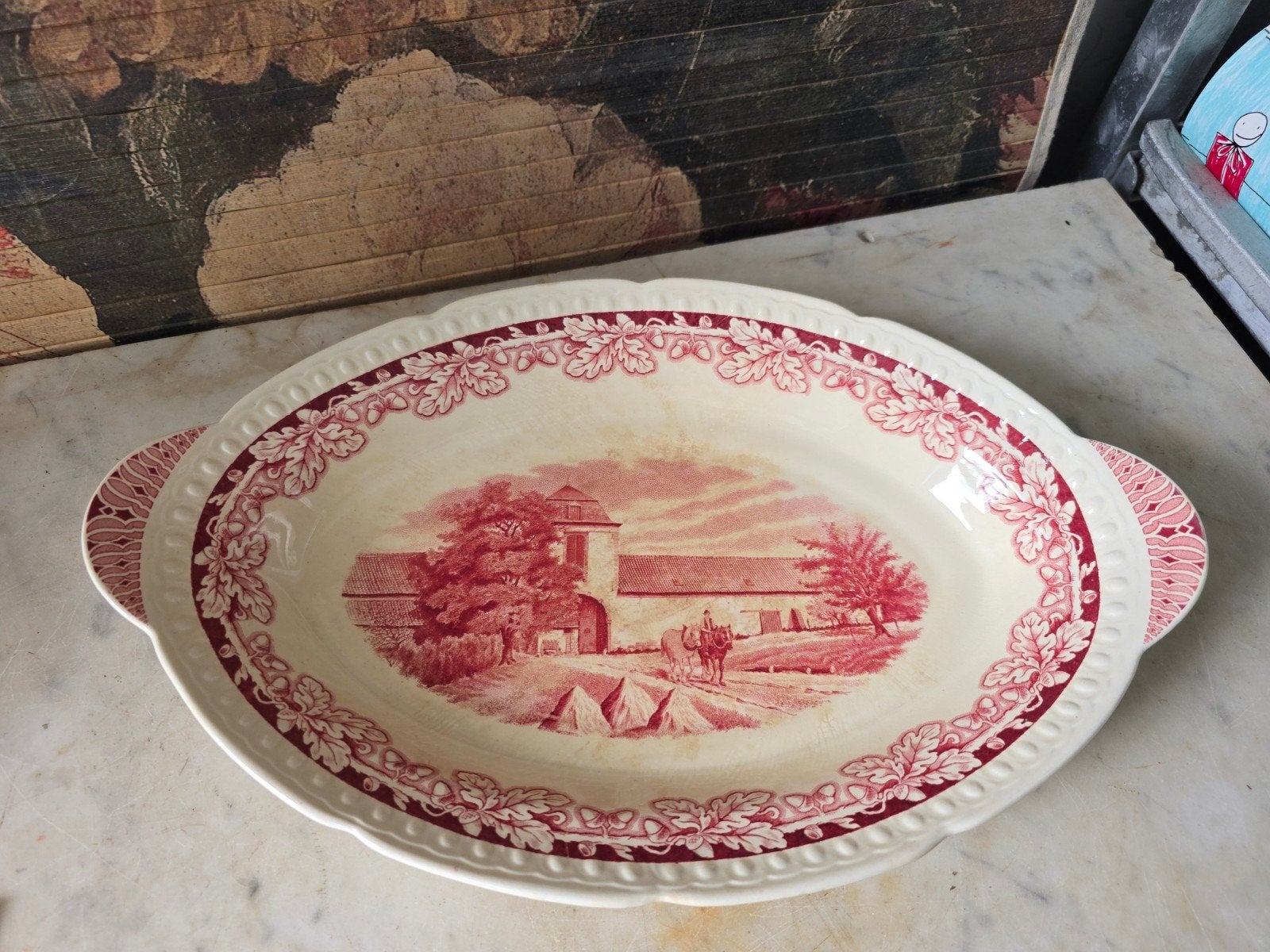 Beboterde broodschaal boerenhoeve rood, Ophalen of Verzenden