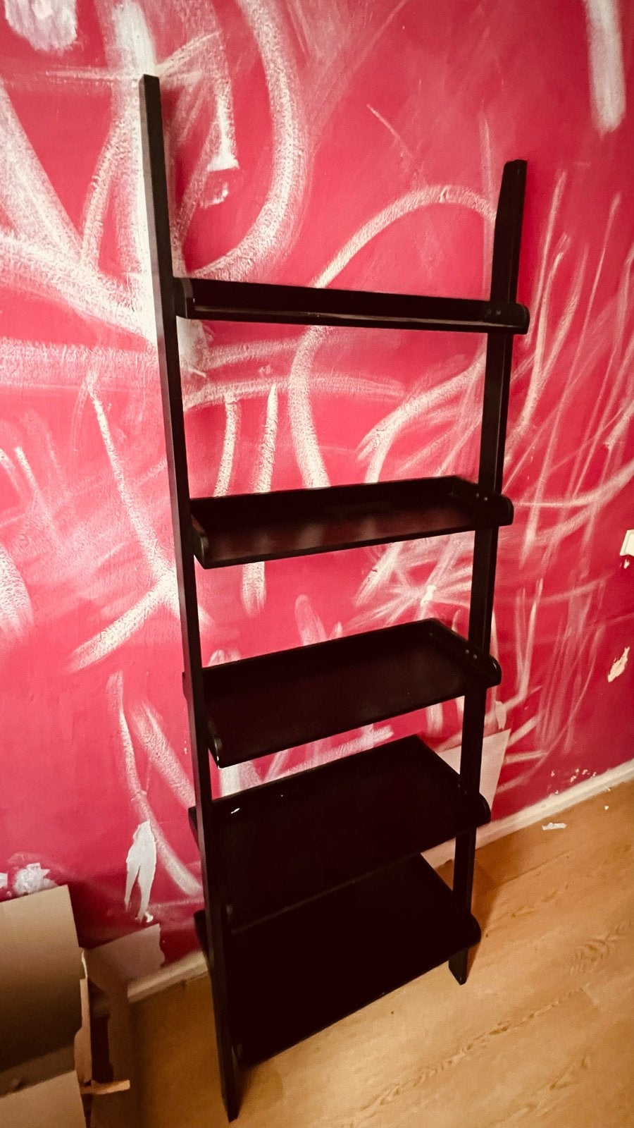 Zwart wandrek / ladderrek met 5 planken, Ophalen, Met plank(en), Gebruikt, 50 tot 100 cm