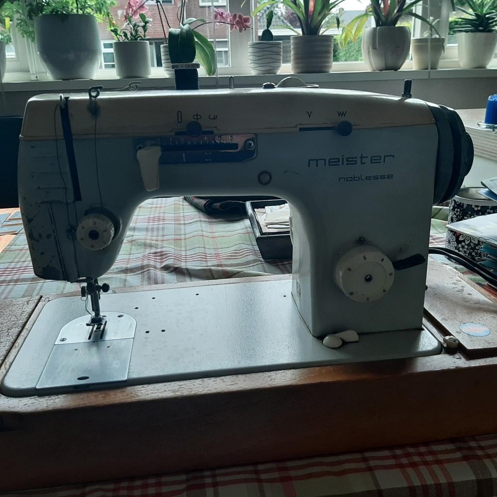 Meister naaimachine. Zwaar en degelijk. Jaren 70. Defect, Ophalen, Gebruikt, Naaimachine, Overige merken