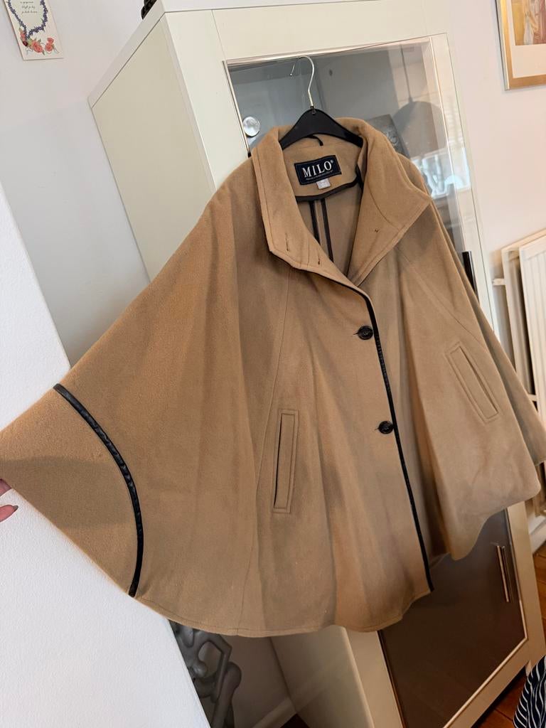 Milo Cashmere Wol Blend Cape - Maat 40 ( past altijd ), Ophalen of Verzenden, Zo goed als nieuw, Maat 38/40 (M), Beige