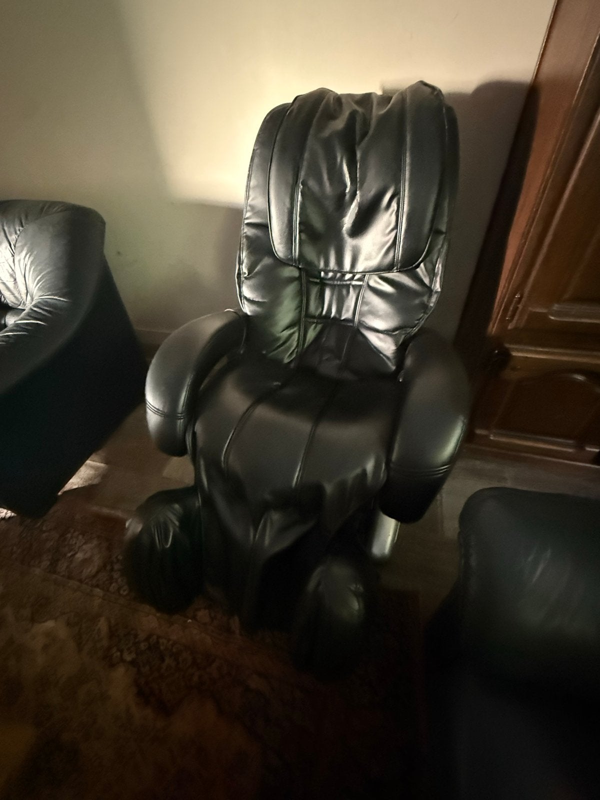 Luxe Zwarte Massagestoel met Afstandsbediening, 100 tot 125 cm, Leer, Ophalen of Verzenden, Zo goed als nieuw