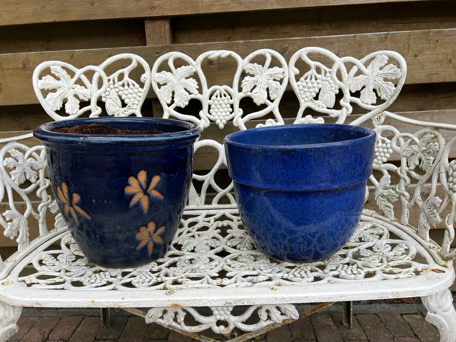 2 grote bloempotten aardewerk, Tuin en Terras, Bloempotten, Ophalen, Zo goed als nieuw, Rond, Aardewerk