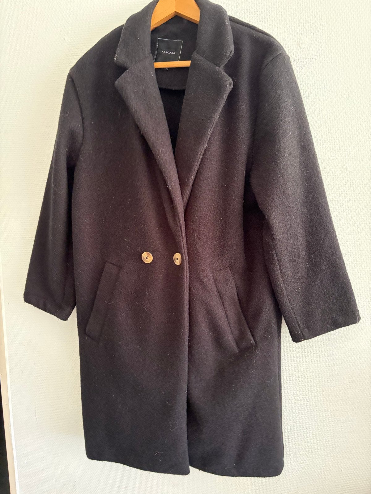Zwarte wollen jas van Pescara, maat M, Kleding | Dames, Ophalen of Verzenden, Gedragen, Maat 38/40 (M), Zwart