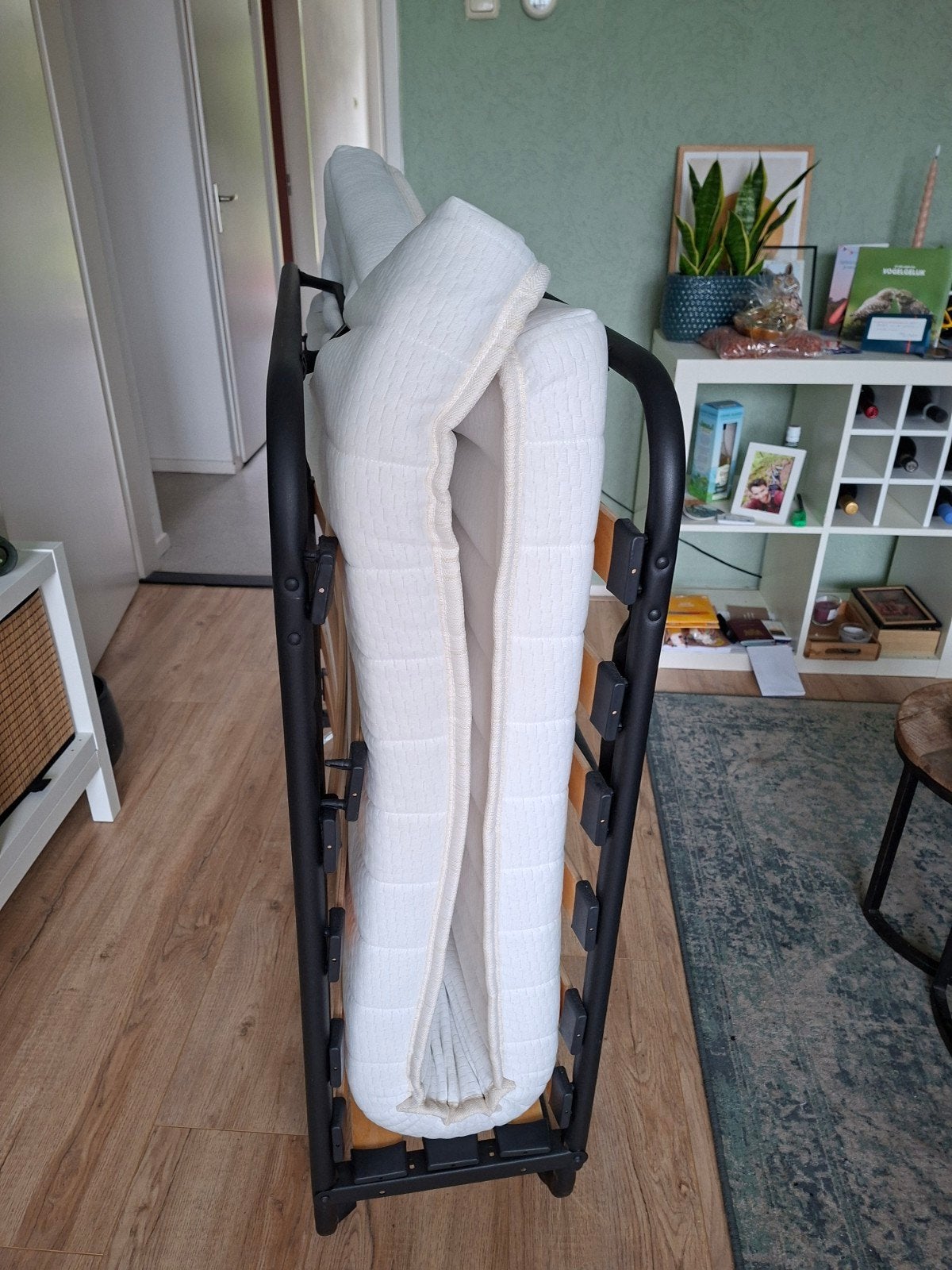 ongebruikt - opvouwbaar logeerbed met matras, Huis en Inrichting, Ophalen, Eenpersoons, Zwart, Zo goed als nieuw
