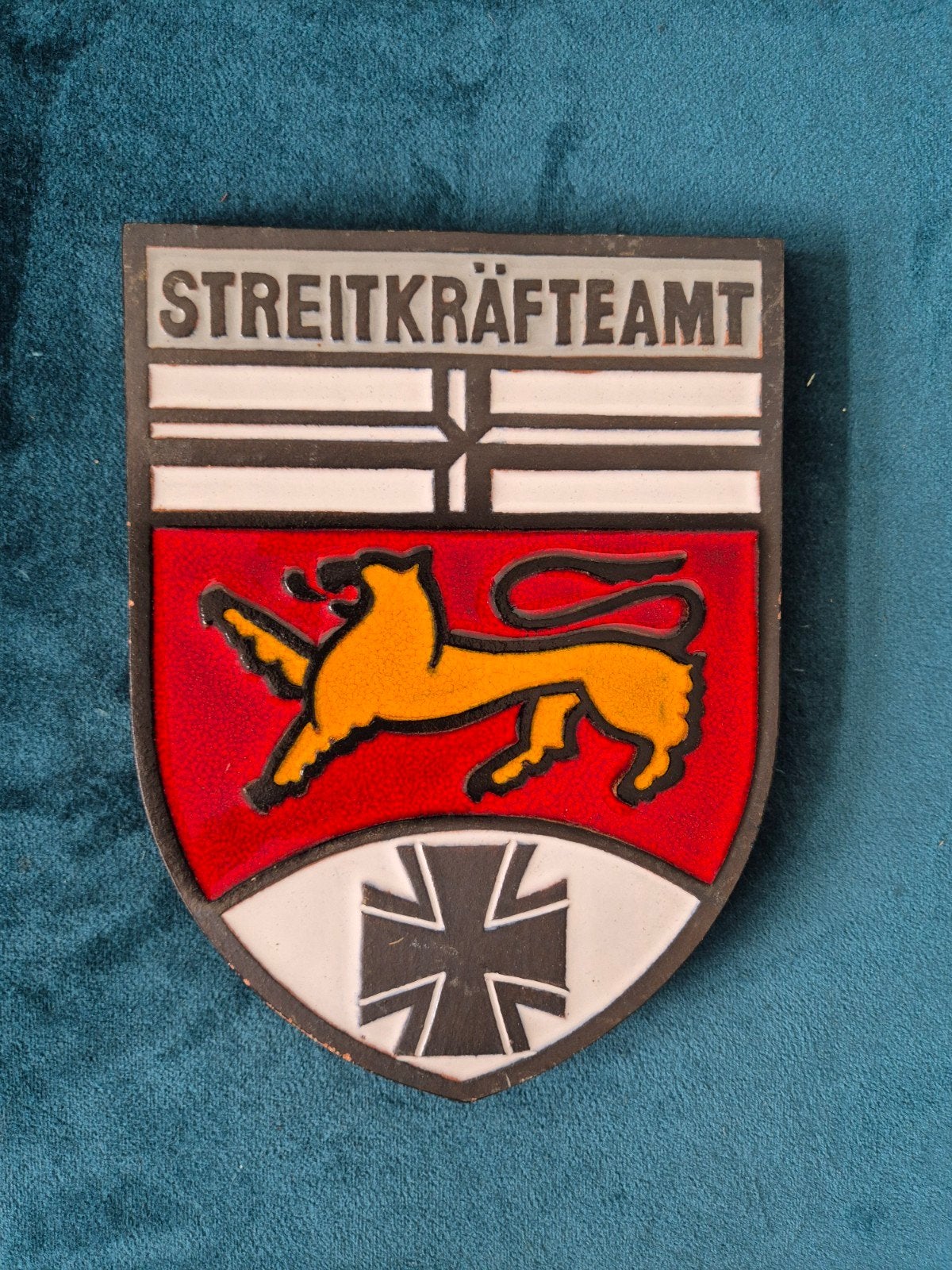 Wapenschild Streitkrafteamt Strijdkrachtenburo Bonn, Ophalen of Verzenden, Landmacht, Nederland, Embleem of Badge