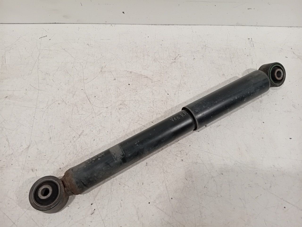 Schokbreker rechts achter Volkswagen Caddy, Onderdelen@venauto.nl, Van der Ven Autorecycling B.V., Gebruikt, Ettenseweg 76, 4706 PB Roosendaal, The Netherlands