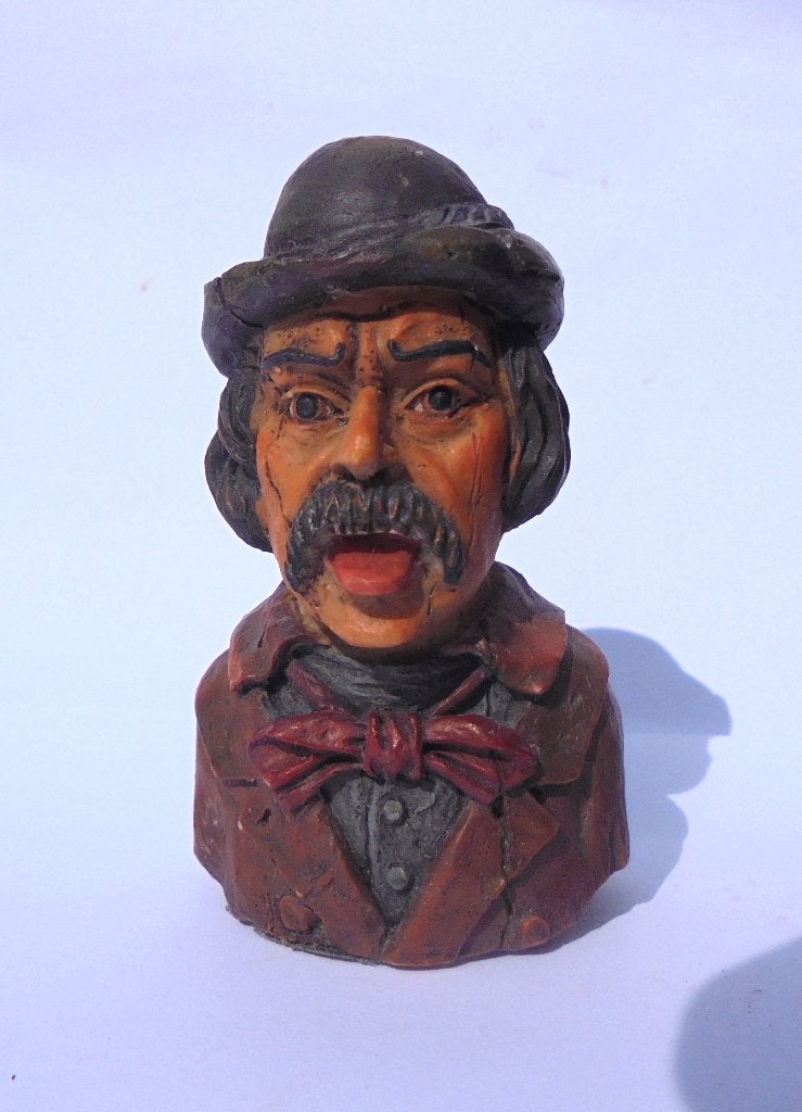 Miniatuur houten/giethars  GAPER nr 16, man met bolhoed.,, Minder dan 20 cm, Buste, Ophalen of Verzenden, Gemerkt