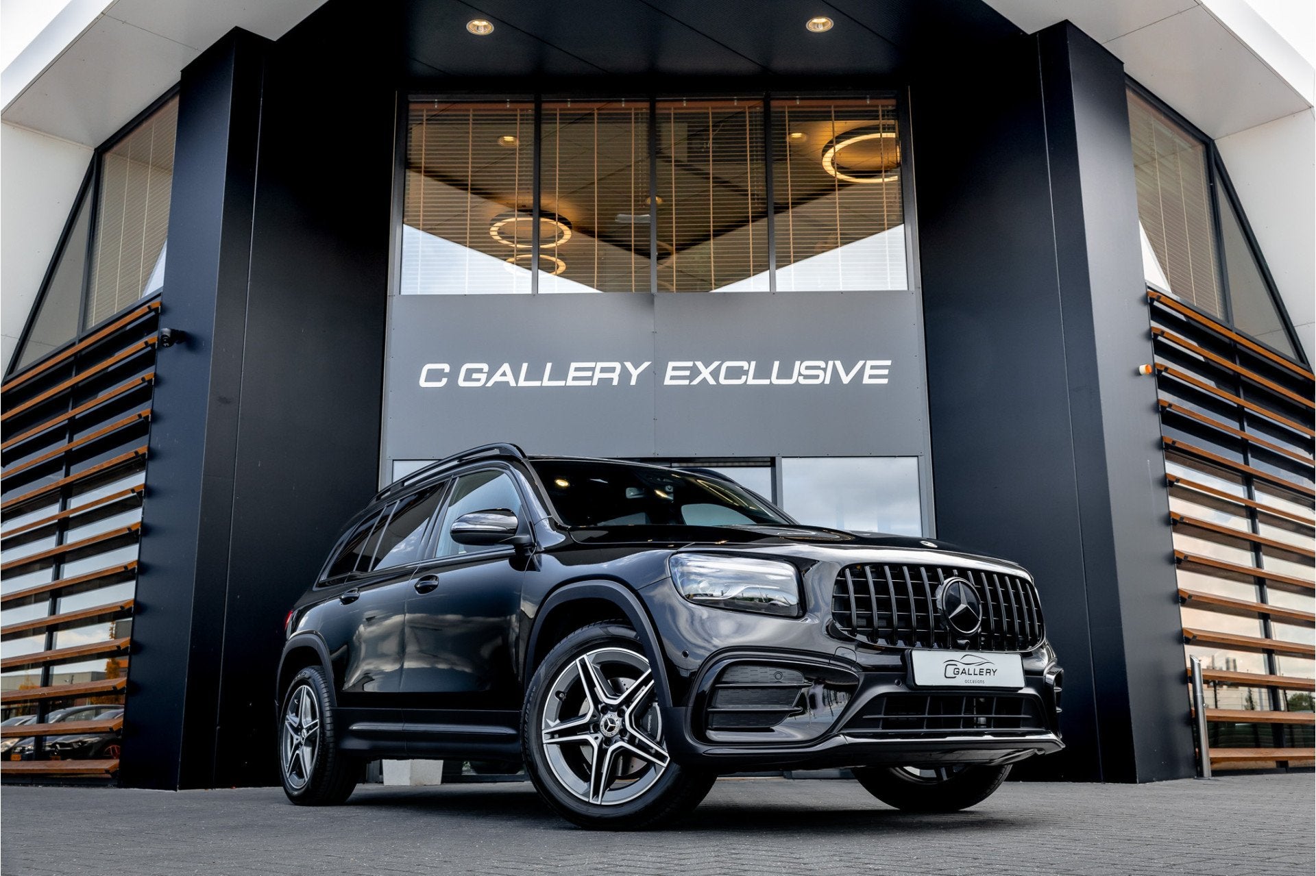 Mercedes-Benz GLB 180 Business Solution AMG 7p. - Panorama |, Dealer onderhouden, Gebruikt, Zwart, 4 cilinders