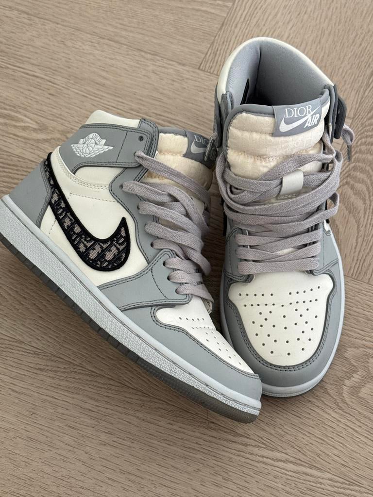 Jordan x Dior Air Jordan 1 High-Top Sneakers - Maat 38,5, Ophalen of Verzenden, Zo goed als nieuw, Grijs, Sneakers of Gympen