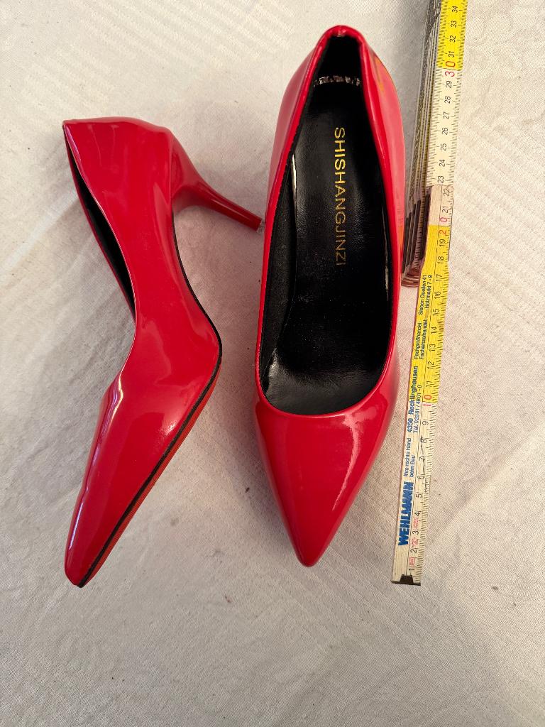 Rode lak pumps damesmaat 44? Binnenkant 24 cm., Pumps, Shishangjinzi, Ophalen of Verzenden, Zo goed als nieuw