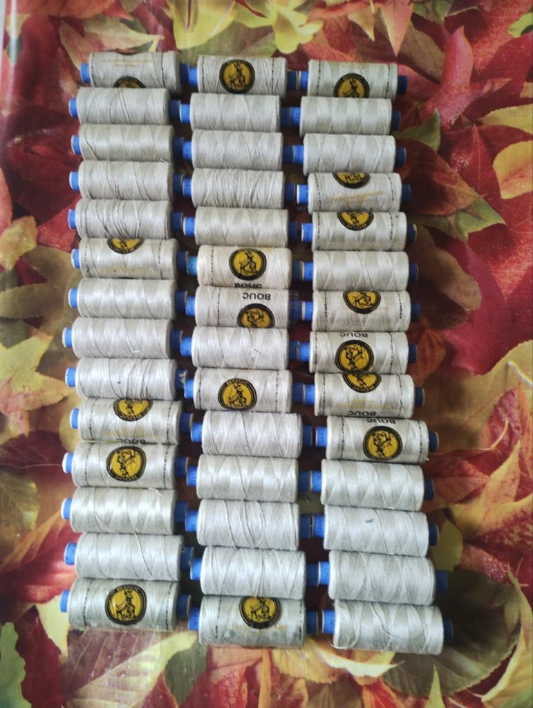 86 klosjes kantklosgaren in 3 kleuren, -, -, Ophalen of Verzenden, Garen of Naald(en)