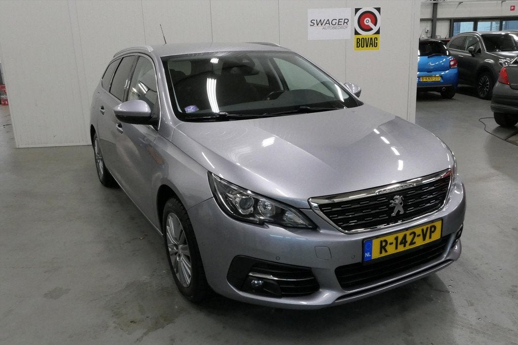 PEUGEOT 308 Sw 1.2 PureTech 130pk Automaat EAT8 Allure, Auto's, Peugeot, Parkeersensor, Gebruikt, 1199 cc, Leder en Stof