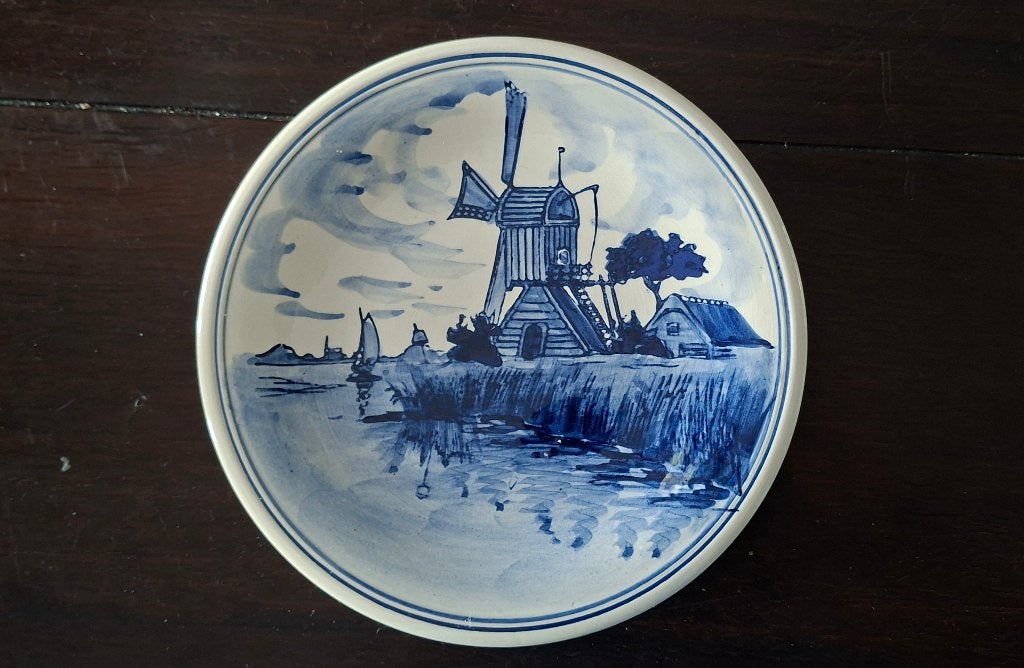 klein Delfts Blauw wandbord met molen in landschap, Antiek en Kunst, Antiek | Wandborden en Tegels, Ophalen of Verzenden