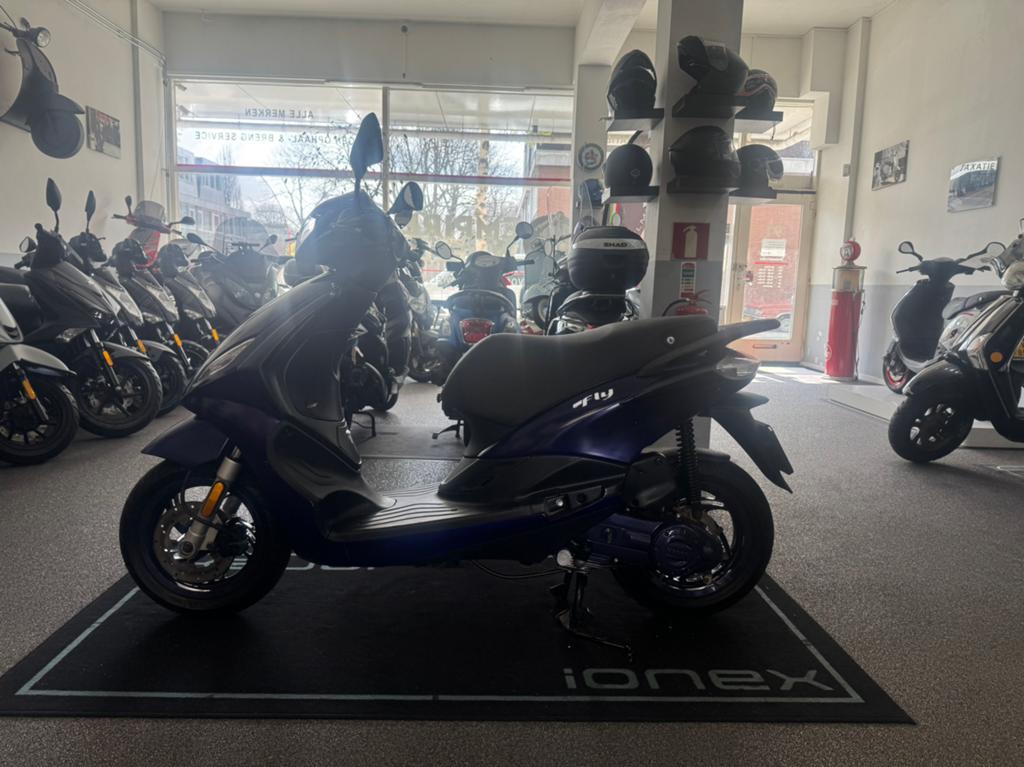 PIAGGIO NEW FLY 25KM 4T CUSTOM BJ, Piaggio, Piaggio, Maximaal 45 km/u, Nieuw