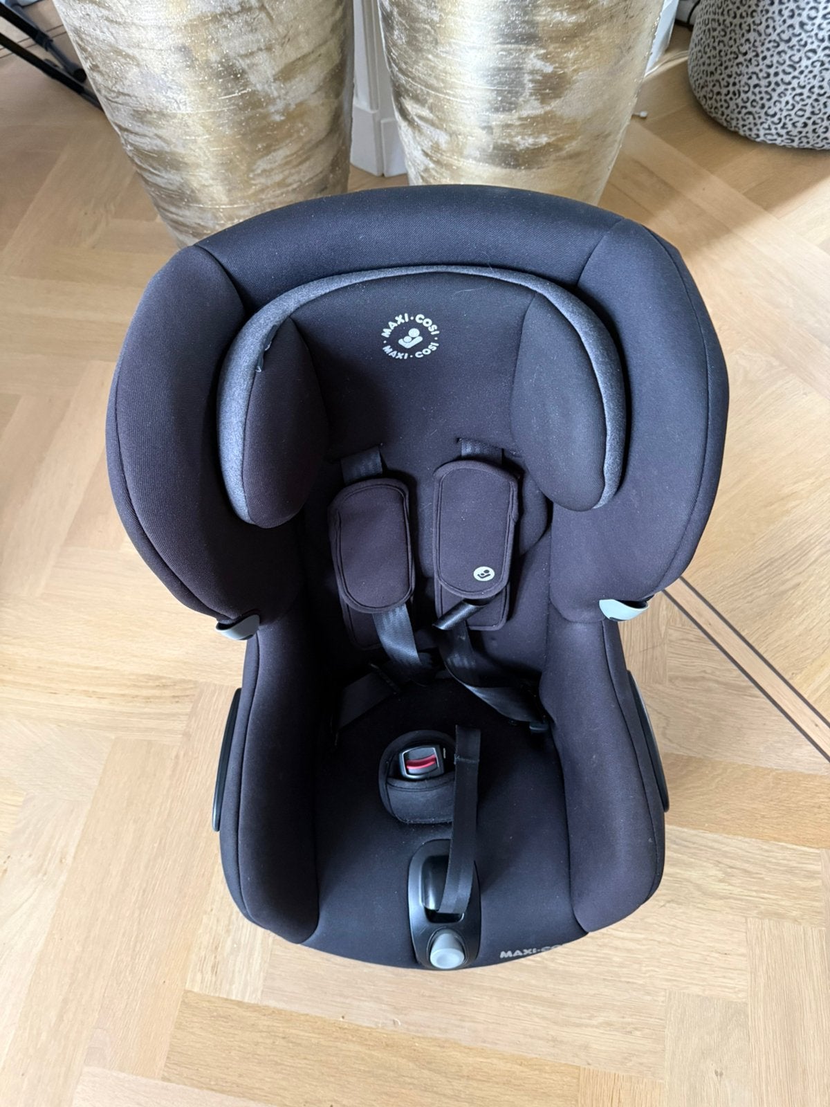 Maxi-Cosi Axiss draaibare autostoel – zwart/donkergrijs, Ophalen, Verstelbare rugleuning, Autogordel, 9 t/m 18 kg