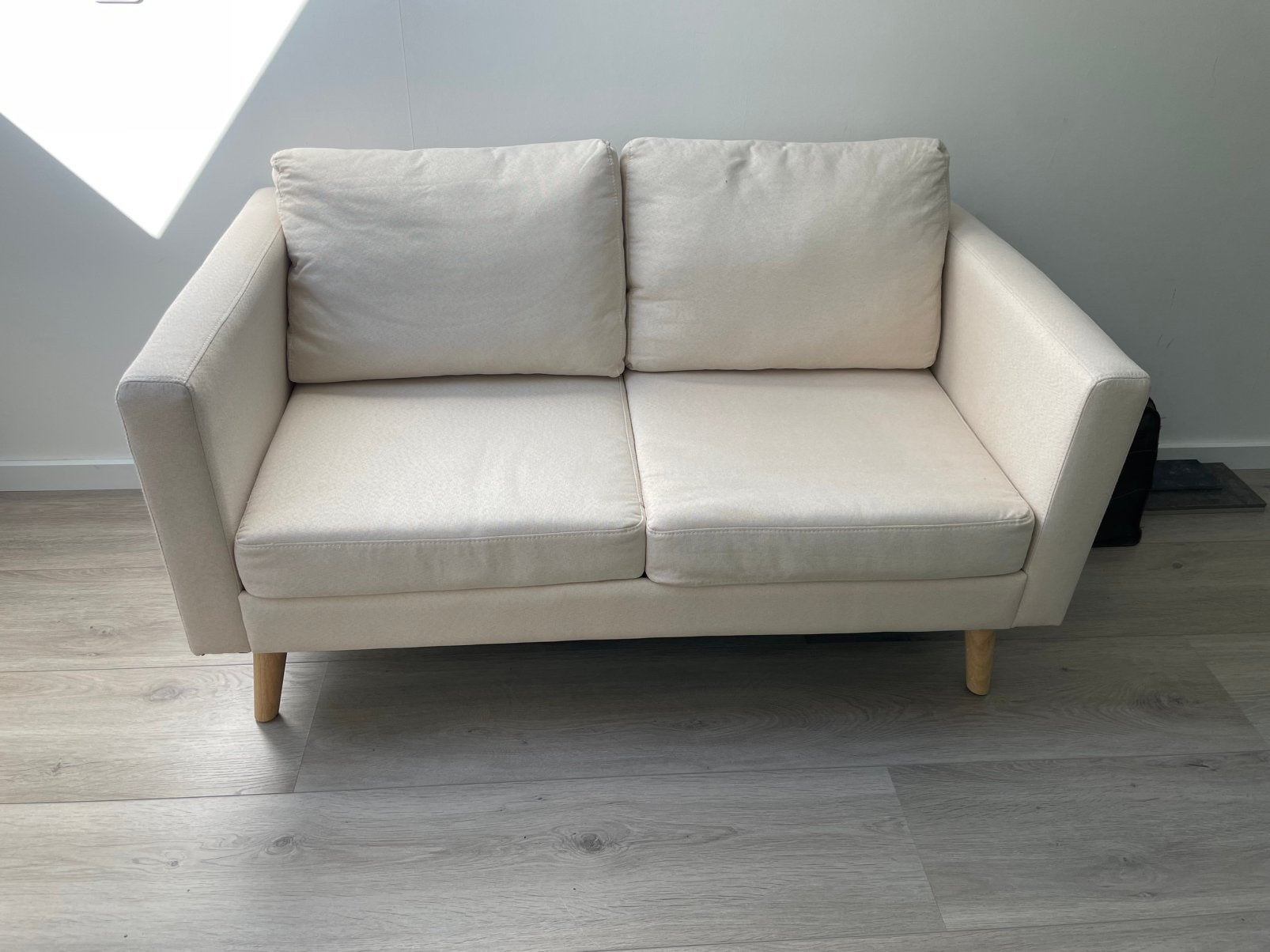 Zgan beige tweezitsbankje, Huis en Inrichting, Ophalen, Tweepersoons, 75 tot 100 cm, Zo goed als nieuw