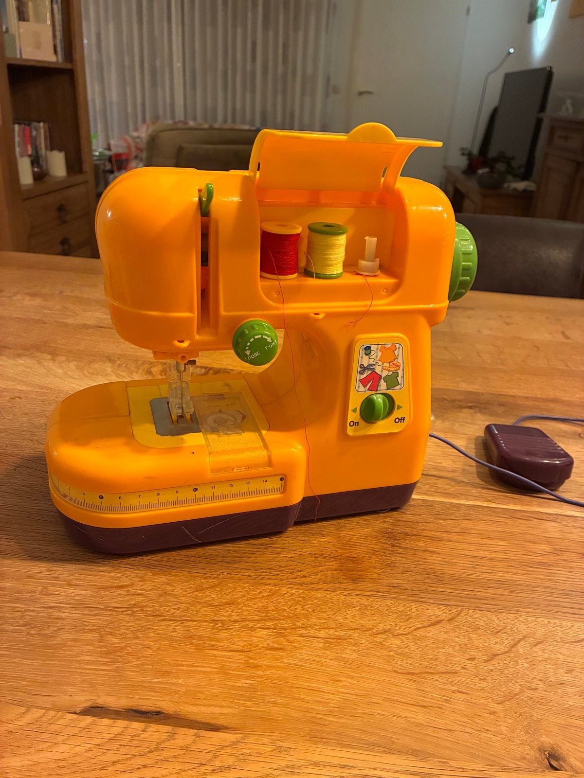 Leuke speelgoed naaimachine voor kinderen, Hobby en Vrije tijd, Ophalen of Verzenden, Gebruikt, Naaimachine, Overige merken