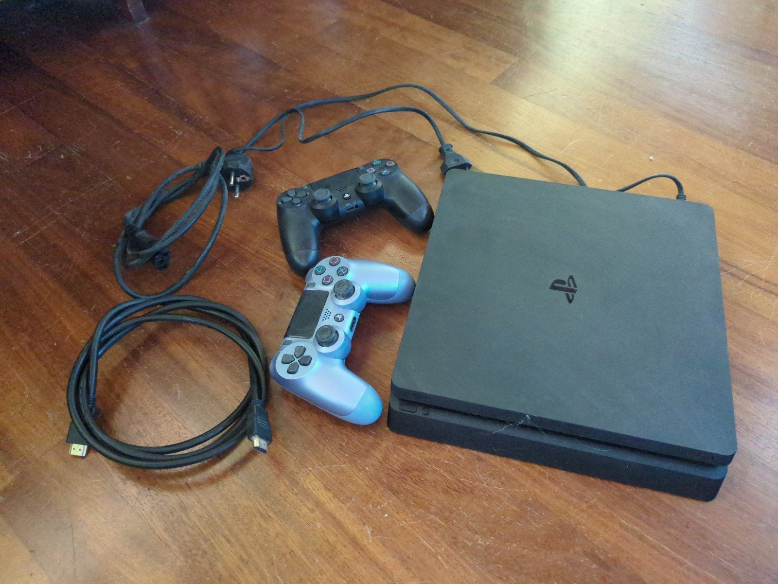 PS4 slim 1 terabyte, softwareversie 9.6, Spelcomputers en Games, Ophalen, Met 2 controllers, Slim