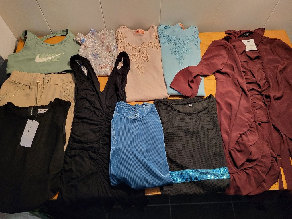 Dames kledingpakket Nike maat 38 (M) 2x nieuw prijskaartje!, Ophalen of Verzenden, Nieuw, Maat 38/40 (M)