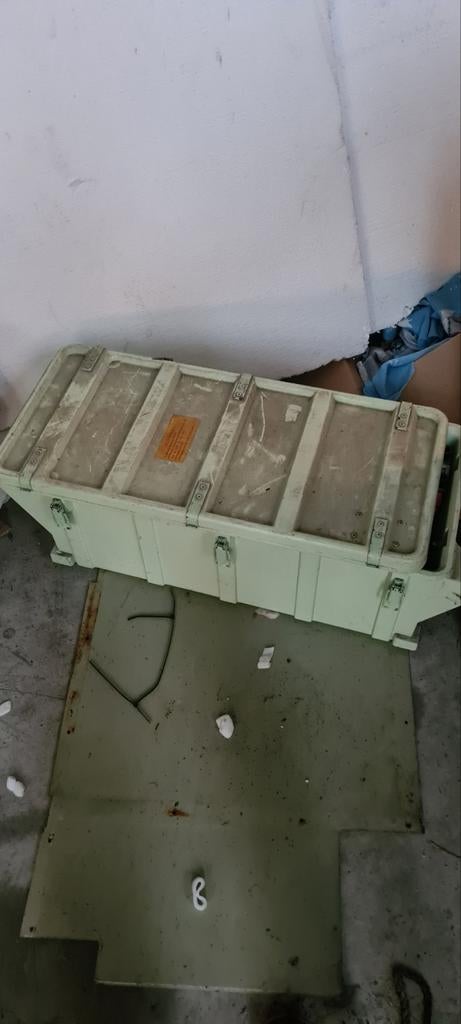 Accu kist Daf ya vtgn, Ophalen, Landmacht, Nederland, Kist of Geocache