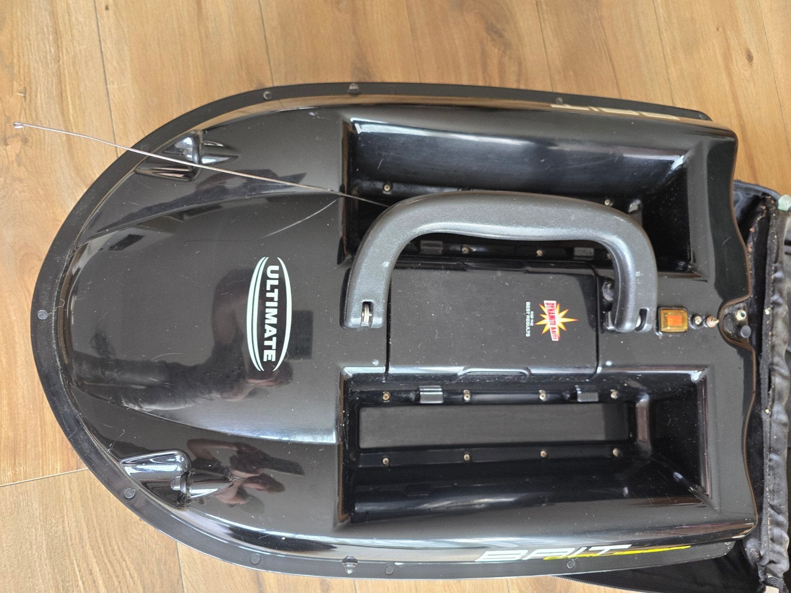 Ultimate Baitcruiser voerboot met accessoires, Ophalen