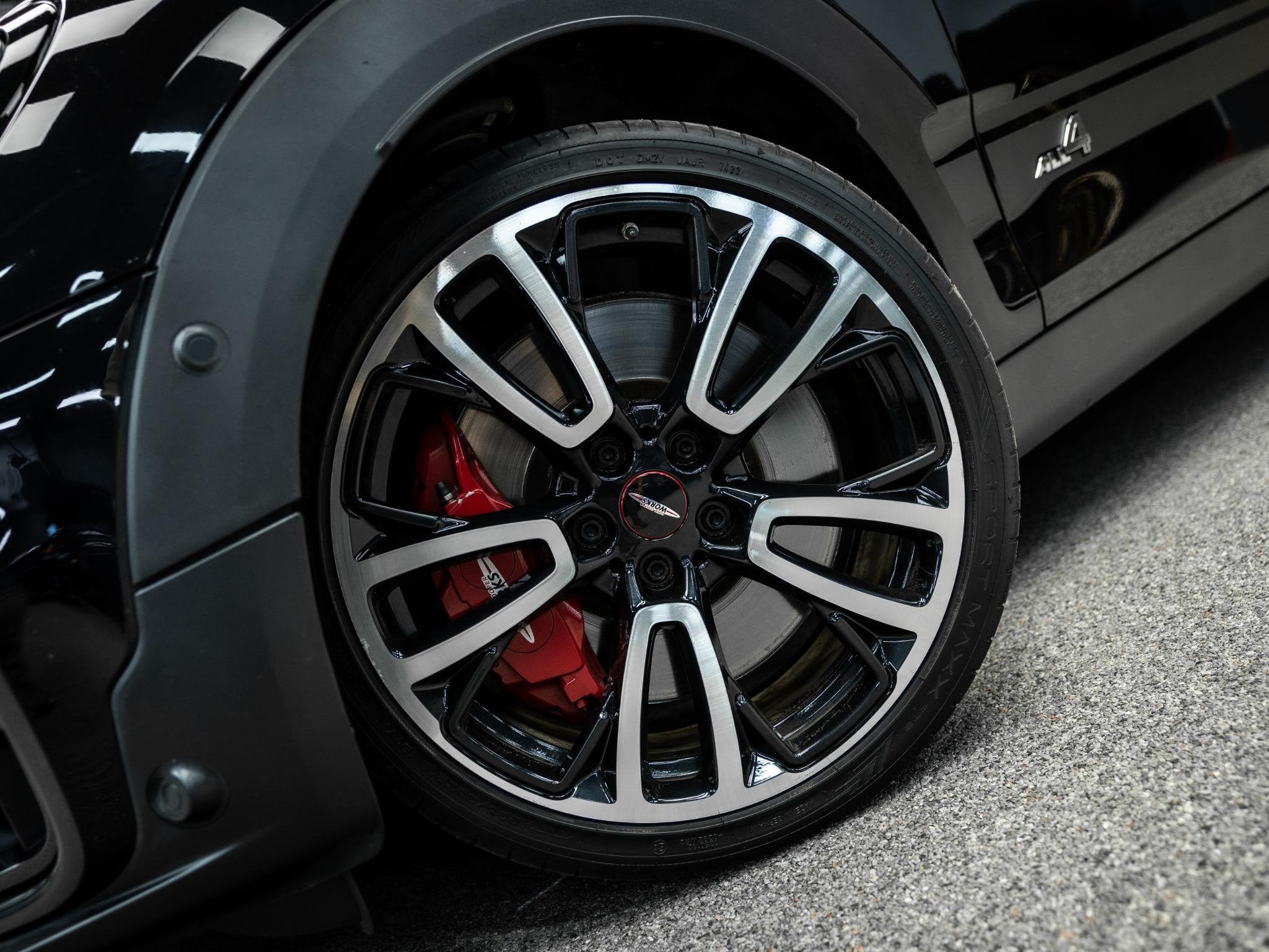 MINI Clubman 2.0 JCW ALL4 John Cooper Works | JCW | Rood dak, Auto's, Gebruikt, 4 cilinders, Alcantara, Zwart