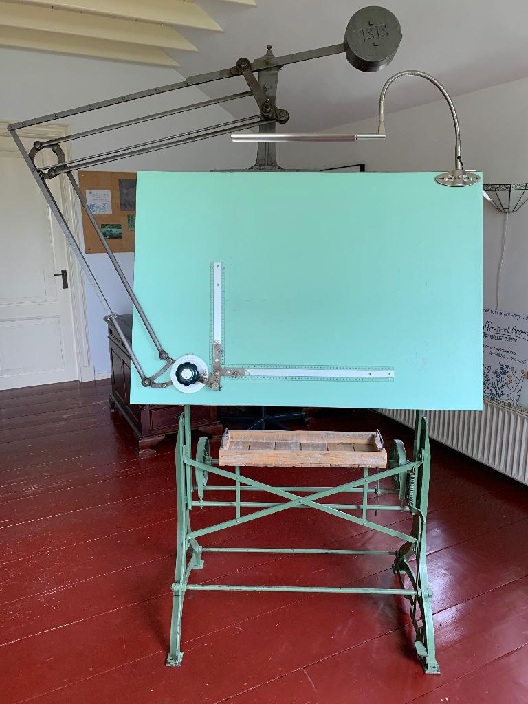 Tekentafel gietijzer antiek met tekentafellamp, Doe-het-zelf en Verbouw, Tekentafels, Ophalen, Gebruikt, Minder dan 130 cm, Verlichting