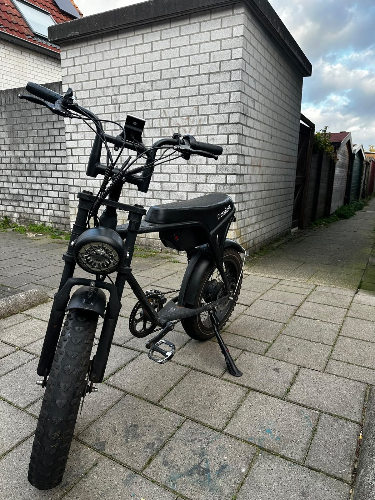 CrossBoss E-bike met motor defect en versleten remblokjes, Fietsen en Brommers, Overige merken, Minder dan 30 km per accu, Gebruikt