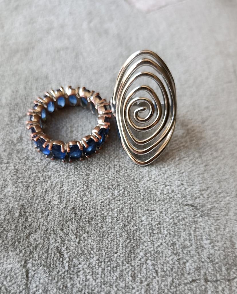 2 zilverkleurige ringen, Ophalen of Verzenden, Overige materialen, Ring