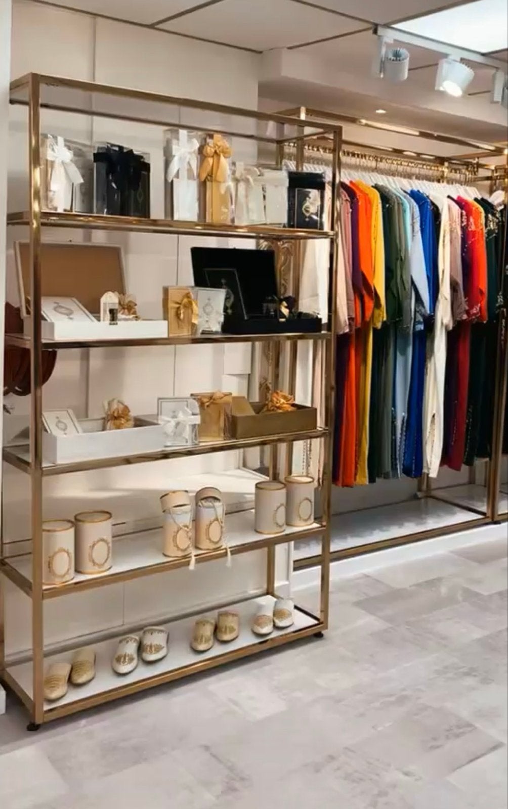 Luxe Gouden Presentatiekast / Winkel Displaykast, Kleding | Dames, Kledingrekken, Ophalen