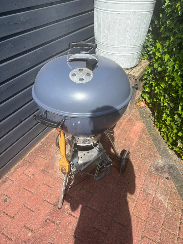Weber Master Touch (incl. kolenstarter), Ophalen, Gebruikt, Met accessoires