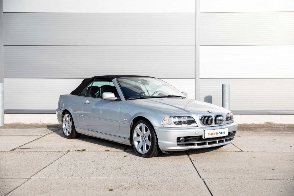 BMW E46 320Ci Cabrio | 1e eigenaresse | 85d km | 100% orig, Achterwielaandrijving, Zwart, Cabriolet, 4 stoelen
