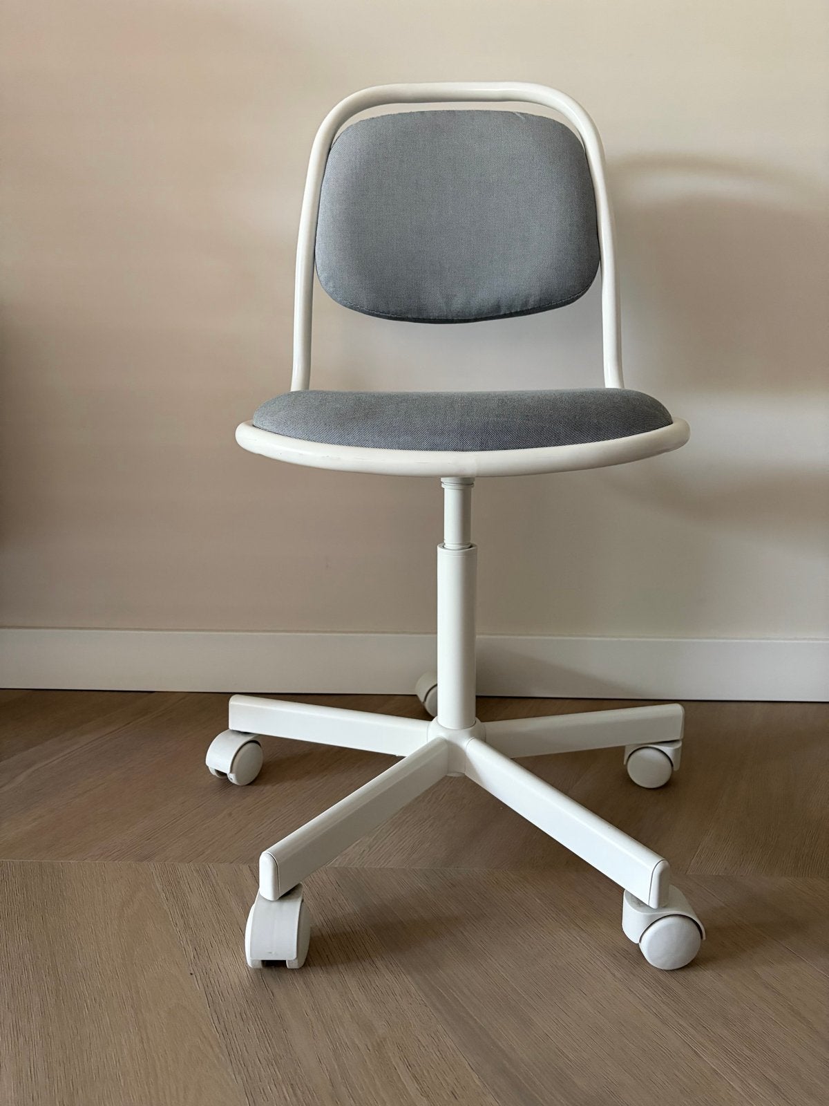 IKEA Orfjall kinderbureaustoel - Lichtgrijs, Huis en Inrichting, Ophalen, Gebruikt, Grijs, Bureaustoel