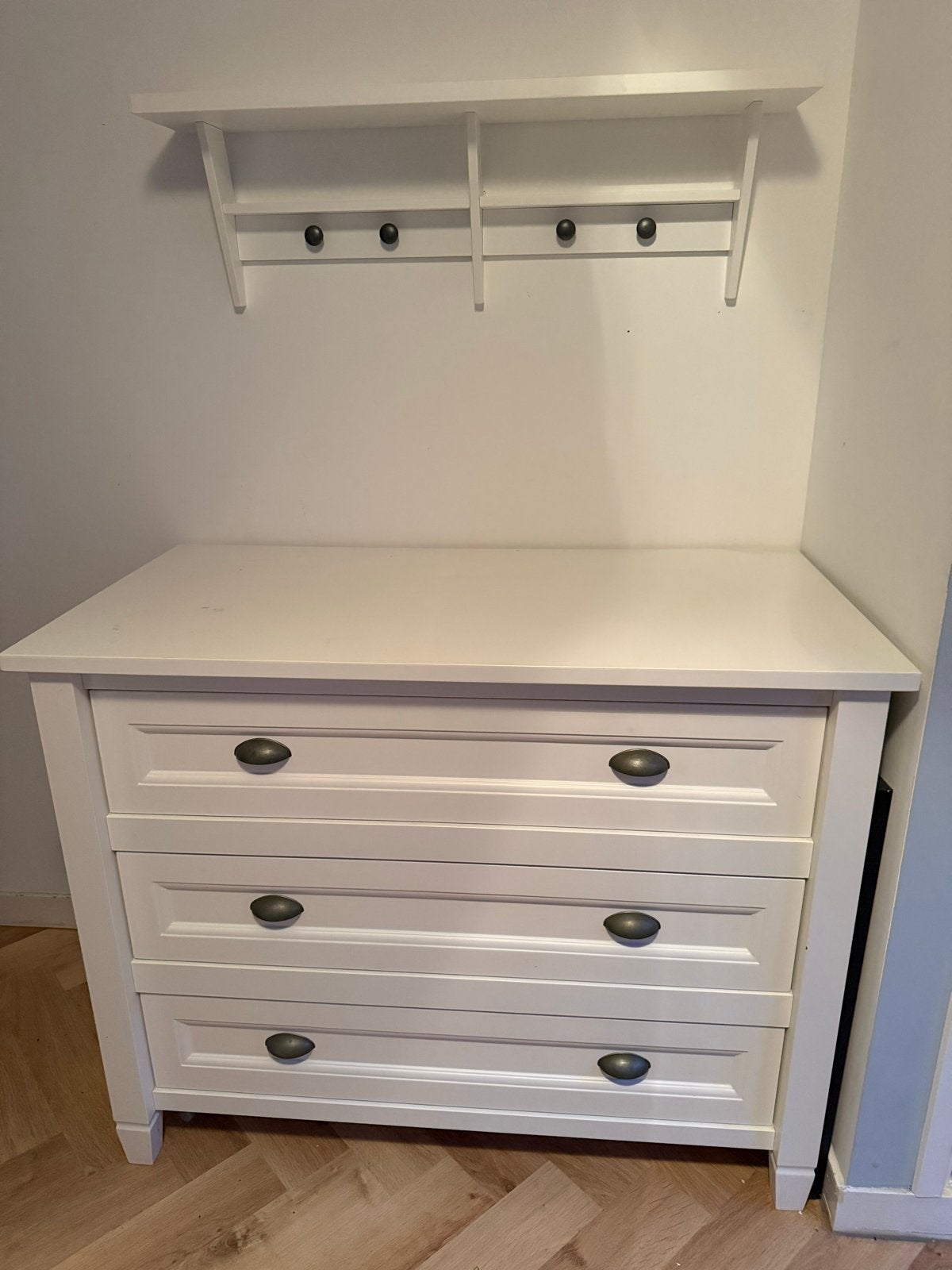 Witte kommode met 3 lades en bijpassende wandplank, Ophalen, Gebruikt, 150 tot 200 cm, Met lade(s)