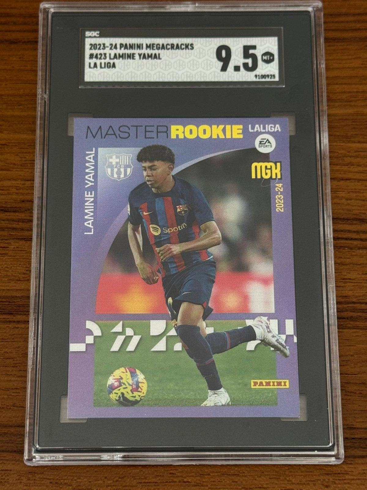 Lamine Yamal Rookie SGC 9.5 Panini Megacracks 2023 #423, Ophalen of Verzenden, Zo goed als nieuw, Buitenlandse clubs, Spelerskaart