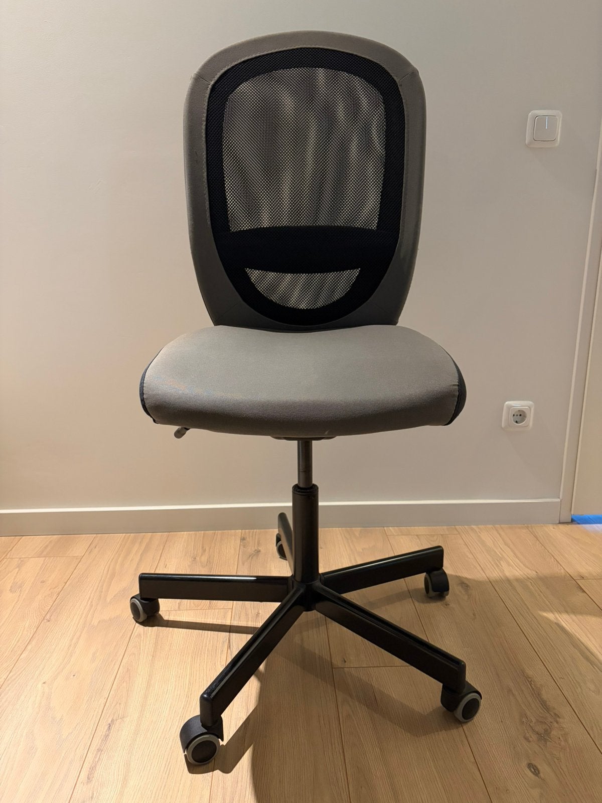Bureaustoel grijs Ikea Flintan, Huis en Inrichting, Bureaustoelen, Ophalen, Zo goed als nieuw, Grijs, Bureaustoel