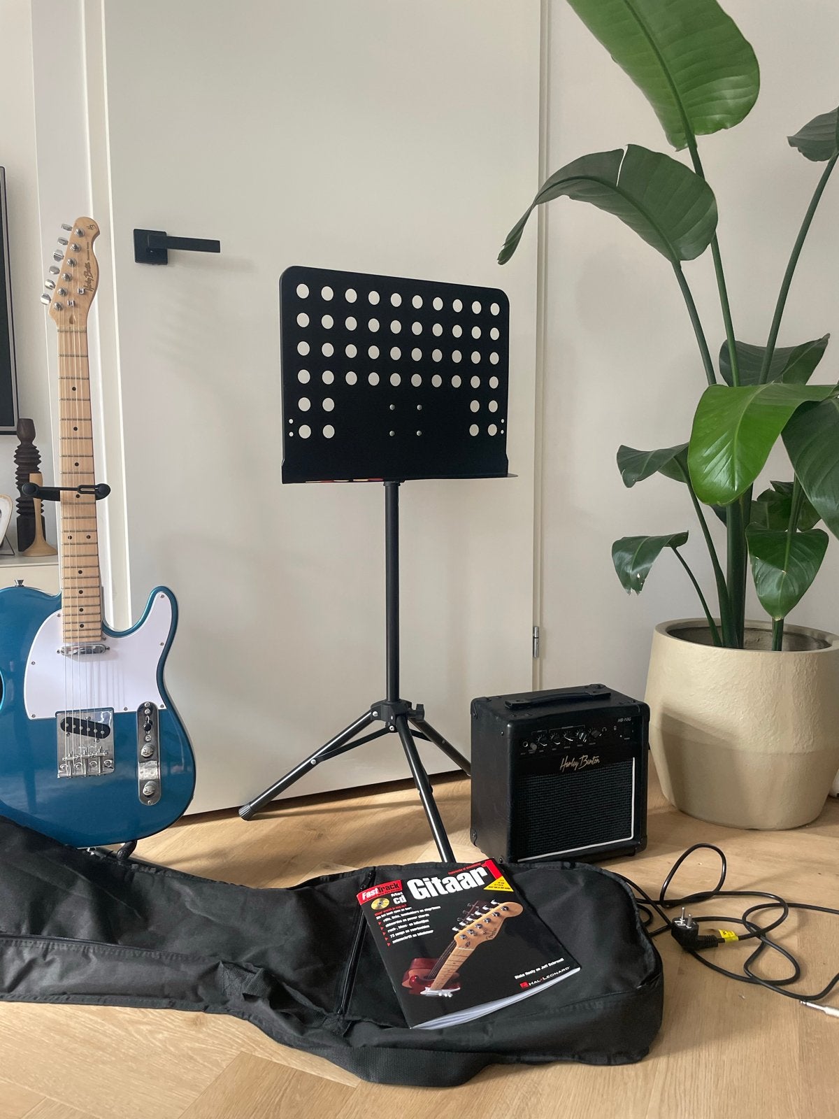 Harley Benton elektrische gitaar set met versterker, Gebruikt, Met versterker, Solid body, Ophalen