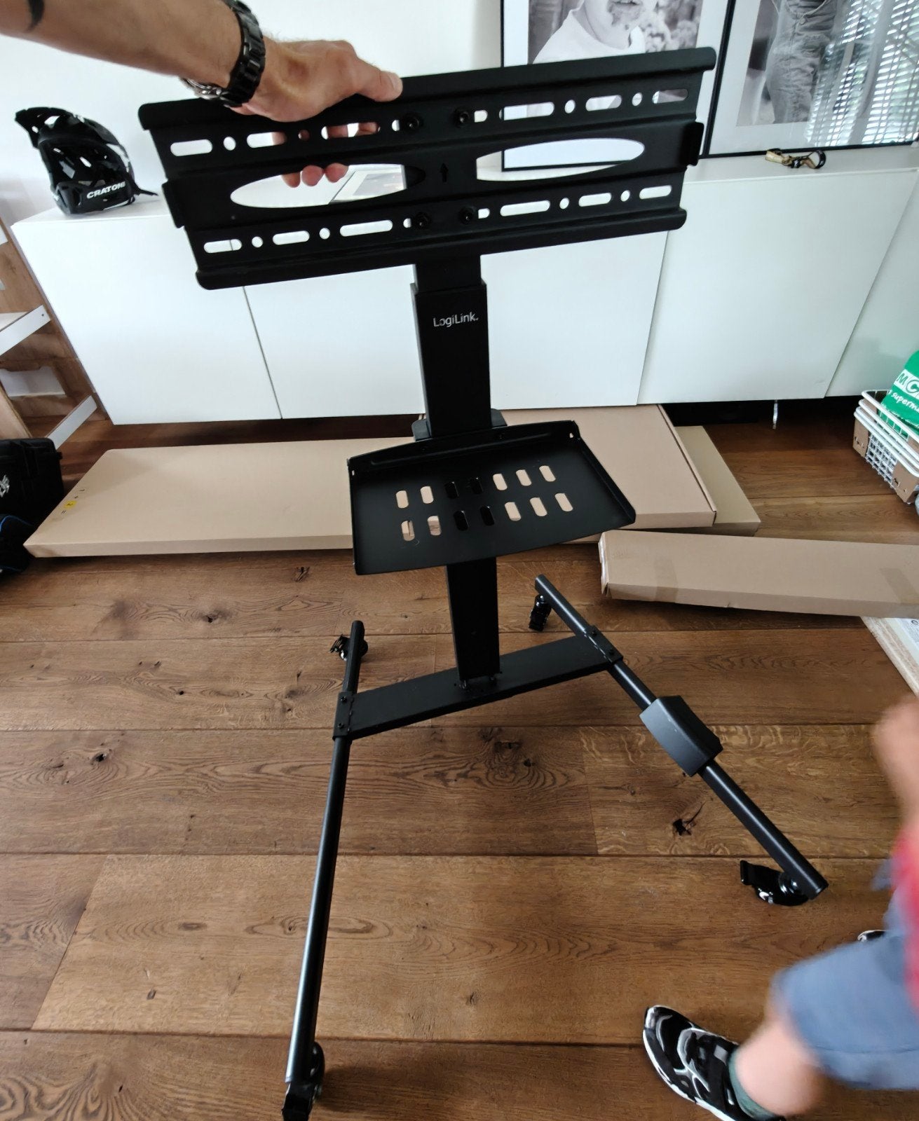 LogiLink TV-standaard op wielen - Zwart, Audio, Tv en Foto, Televisiebeugels, Ophalen of Verzenden, Zo goed als nieuw
