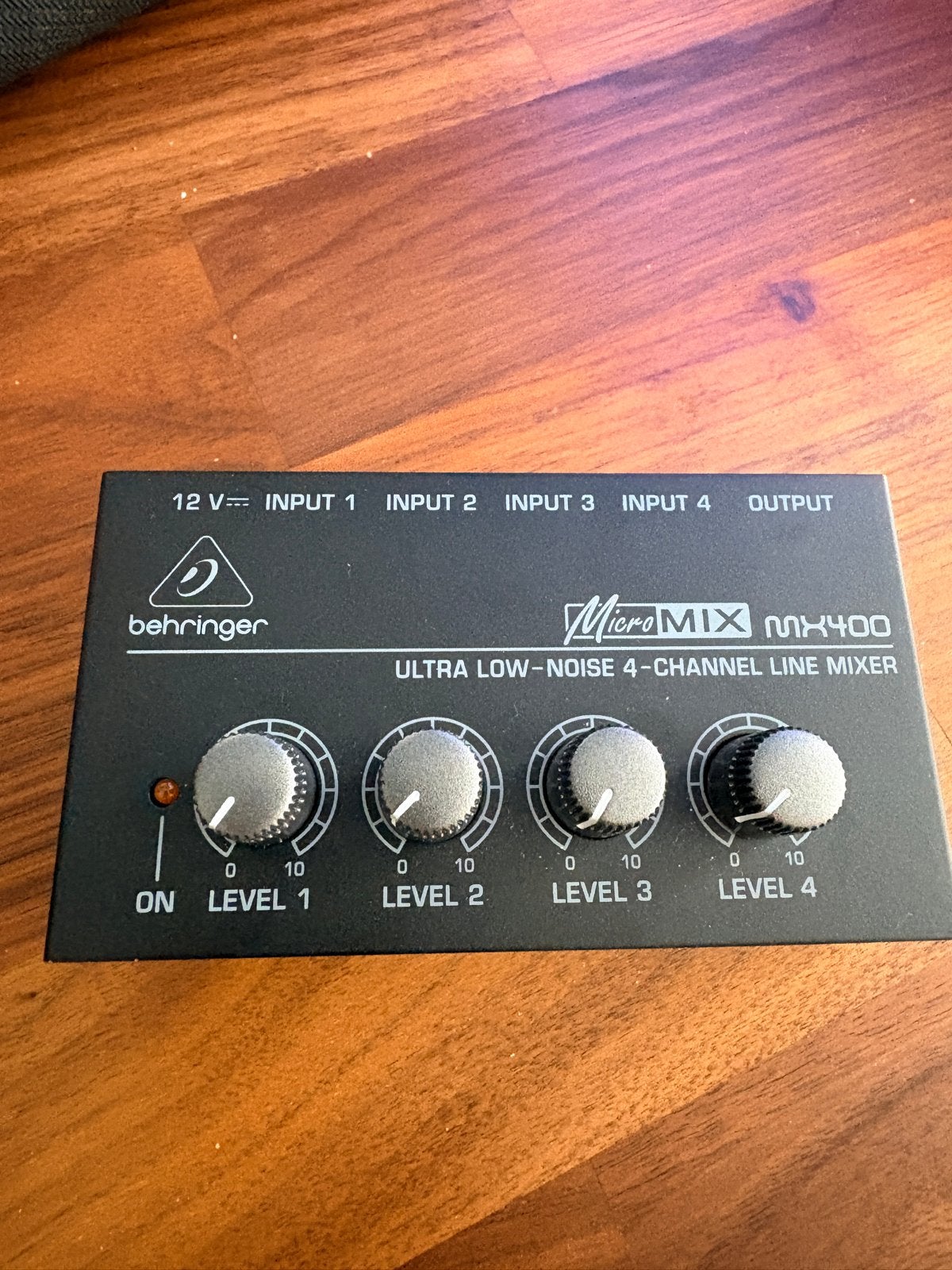 Behringer MicroMIX MX400 Ultra Low-Noise 4-kanaals mixer, Ophalen, Zo goed als nieuw, Minder dan 5 kanalen